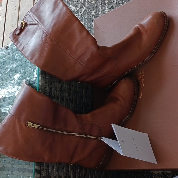 Coach Boots size 9 B leather cinnamon color, comes with original box - Picture 2 of 4